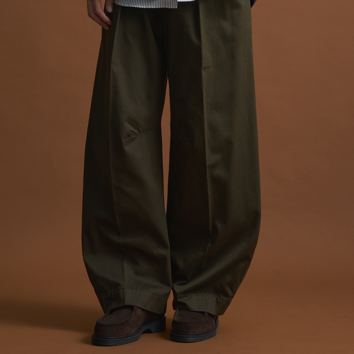 ark_ar5's tweet image. 30代の短足でワイドパンツ購入してしまったけど、頑張って合わせていくしかない、、、
足伸びないかな