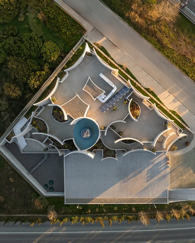 🌿 Join Free Workshops: RunDiffusion: End-to-End AI Visuals for Architecture: paacademy.com/course/rundiff…

Reflective textures and soft transitions create a space where care feels sculpted, and design becomes empathy made tangible.

A new typology for wellness, built for both animals