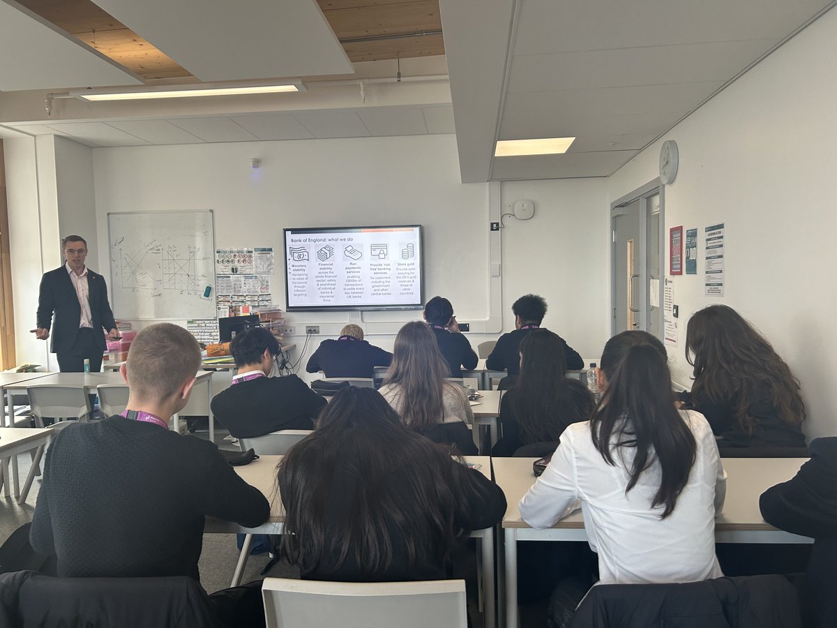 HASU6_Sutton's tweet photo. Our Y12 Economics students had an incredible opportunity today to hear from an ambassador from the Bank of England. The session focused on monetary policy, how interest rates and economic decisions shape the UK economy.
#Economics #BankOfEngland #MonetaryPolicy #FutureEconomists https://t.co/F7b2yspaNd