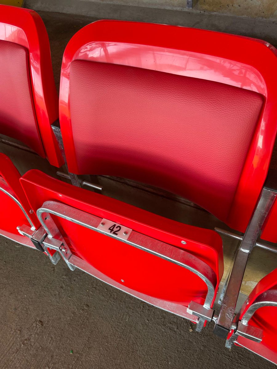 StadiaConstruct's tweet image. Premium padded seats installed for @LincolnCity_FC #lincolncityfc #footballstadium #premium #paddedfootballseats #footballgrounds #footballgroundimprovements #footballgroundupgrade  #Lincolnshirefootball #spectatorstands #standupgrade #standconstruction #footballstandupgrade