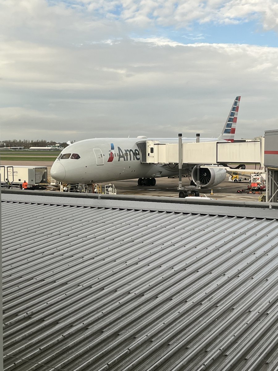 Лондон гудбай 
Хочу домой 
Живя в 1-2 й зоне недели вполне хватило обойти и увидеть все самые популярные места
в целом классный город для посещения 👍 приеду конечно еще возможно на свой ивент через год
из минусов дороговато всё в сравнении с ЕС Азией и прочими местами