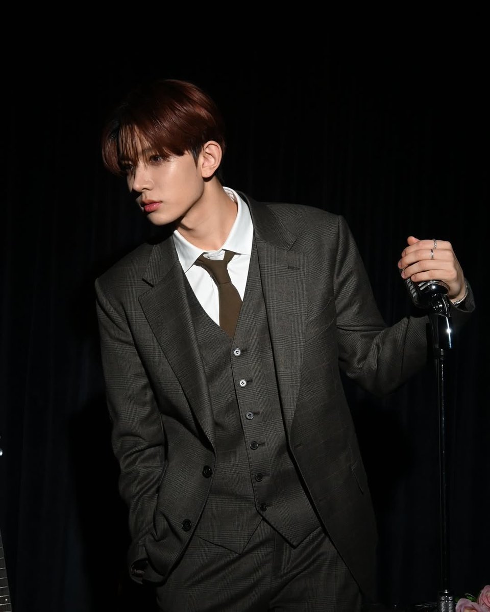 heesevns's tweet image. honestly he looks like the actual definition of what falling in love feels like