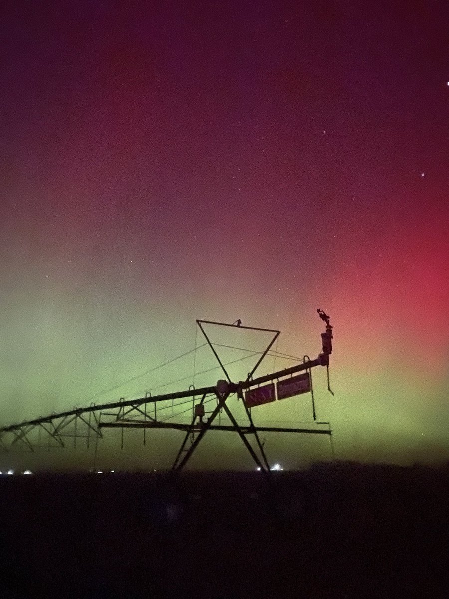 ShotGun_Bonnie's tweet photo. The Northern Lights were so amazing last night in Nebraska !! #NorthernLights #Auroraborealis #NebraskaSky https://t.co/hz1ddh9I9l