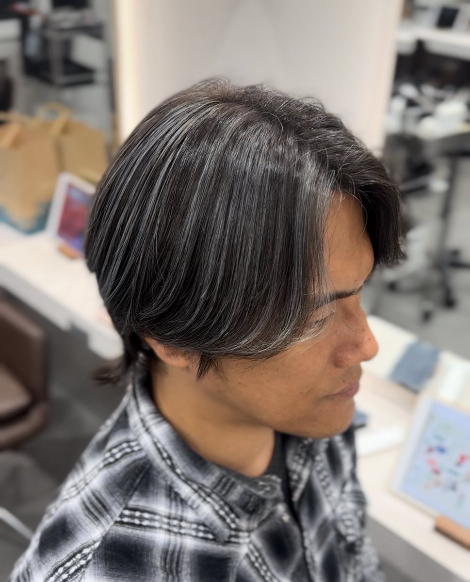 《"稲葉前"→"稲葉後"》

ハイライトで稲葉さんのお美しい白髪を再現しました

毛流れに立体感が生まれるのでオススメです🙂‍↕️

そして今週まだ空きがあります🤢
ご予約はコチラからお待ちしております🙇‍♂️
⬇️

jq8f5u.b-merit.jp/l2dr1n/web/

#bz #稲葉浩志 #FYOP