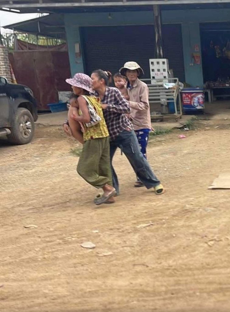 RTsojuu's tweet photo. We call on the international community + ASEAN to help monitor this and urge Thailand to stop using live fire against
#Cambodianeedpeace https://t.co/UR3M3zxF9s