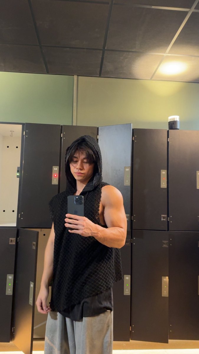 chenyangyii's tweet image. wearing gymshark is so boring