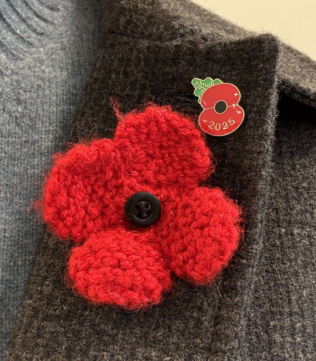 NetworkRailLST's tweet image. Rudi and Margaret - pictured at our remembrance service

This year, Margaret knitted 550 woollen poppies for our passengers. Each time she supplied a batch, it sold out within hours. She&apos;s already started on poppies for 2026

Rudi is @PoppyLegion&apos;s organiser for Liverpool Street