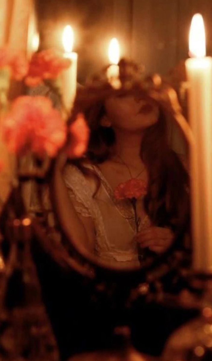 #يسألهاالمساء

يسألها مسائها  : 

من تعطر بـ الأخر أنتِ او المسك . . .

🌺💐🌹♥️