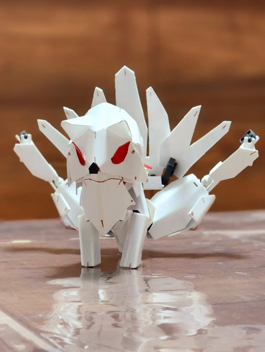 九尾に変形する狐のロボ娘 (再掲)