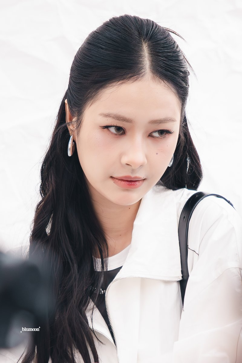 blumoonfoto's tweet photo. You know I got a soft spot for you🖤

MILKLOVE IN MATINKIM LOOK  
#MatinKimxMilkLove
#MilkPansa https://t.co/uTg269RS3l
