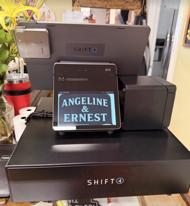 CPando_SkyTab's tweet image. 🥪🔥 ANGELINE &amp;amp; ERNEST NEIGHBORHOOD DELI is the real deal butcher shop and deli right in Atoka, TN!
Enjoy farm-raised freshness with premium cuts like American Wagyu and Black Angus Prime — or sit down and savor one of their signature sandwiches made with love and quality…