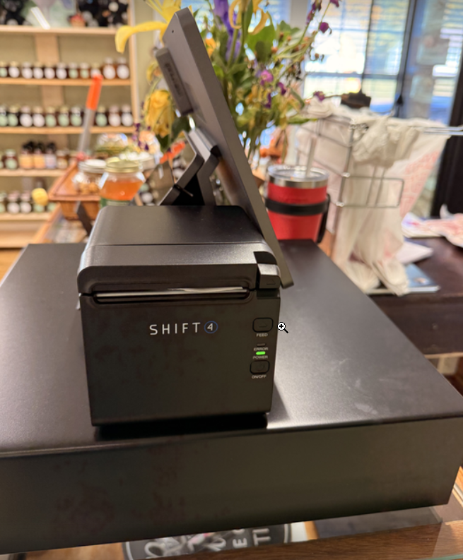 CPando_SkyTab's tweet image. 🥪🔥 ANGELINE &amp;amp; ERNEST NEIGHBORHOOD DELI is the real deal butcher shop and deli right in Atoka, TN!
Enjoy farm-raised freshness with premium cuts like American Wagyu and Black Angus Prime — or sit down and savor one of their signature sandwiches made with love and quality…