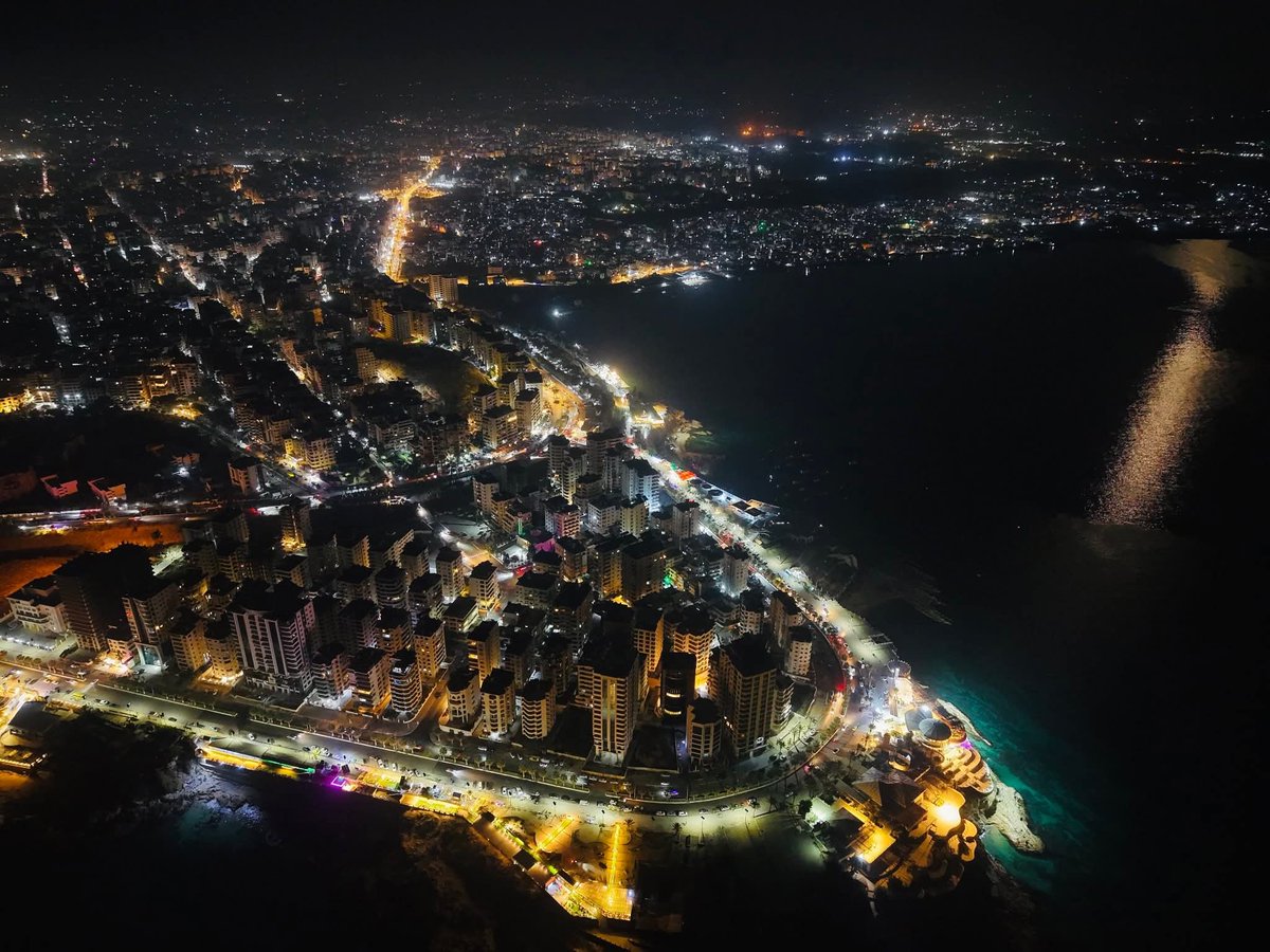 Latakia_Archive's tweet photo. لؤلؤة الساحل بعد أن عادت الحياة إليها..
كورنيش اللاذقية ليلاً 🤍 https://t.co/jtLfKAfjk3
