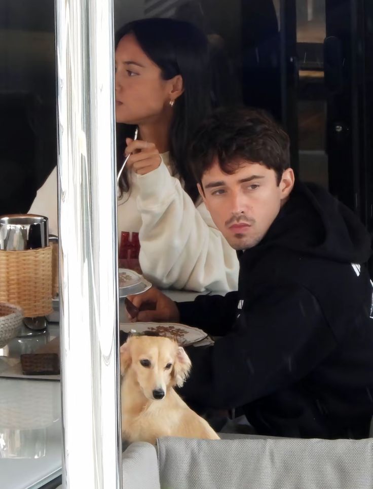 lecle16c's tweet image. a pose igual 😭 são muito pai e filho mesmo