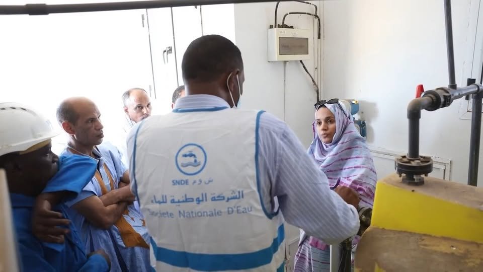 SelemMod's tweet image. وزيرة المياه آمال مولود تزور منشآت تزويد مدن عدل بگرو، أمرج، بنگو، حاسي أتيلة وأم أصفية بالماء 
المحطة توزع 4000 م³ يومياً من حقل بقلة (6 آبار ارتوازية) 
تعليمات لإعداد مخطط توزيع المياه قبل تشغيل 14 بلدة جديدة