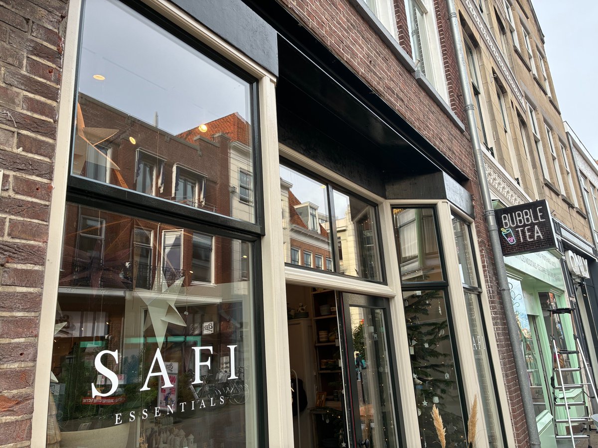morphiquezwolle's tweet photo. Aan de Oudestraat in Kampen heeft Morphique deze pui ontworpen. Het pand zocht een nieuwe huurder en dus was het de ideale gelegenheid om de voorgevel te veranderen

Met duurzame materialen en klassieke details heeft dit Rijksmonument het aanzicht gekregen dat het verdiend! https://t.co/VJnJSvYVyc