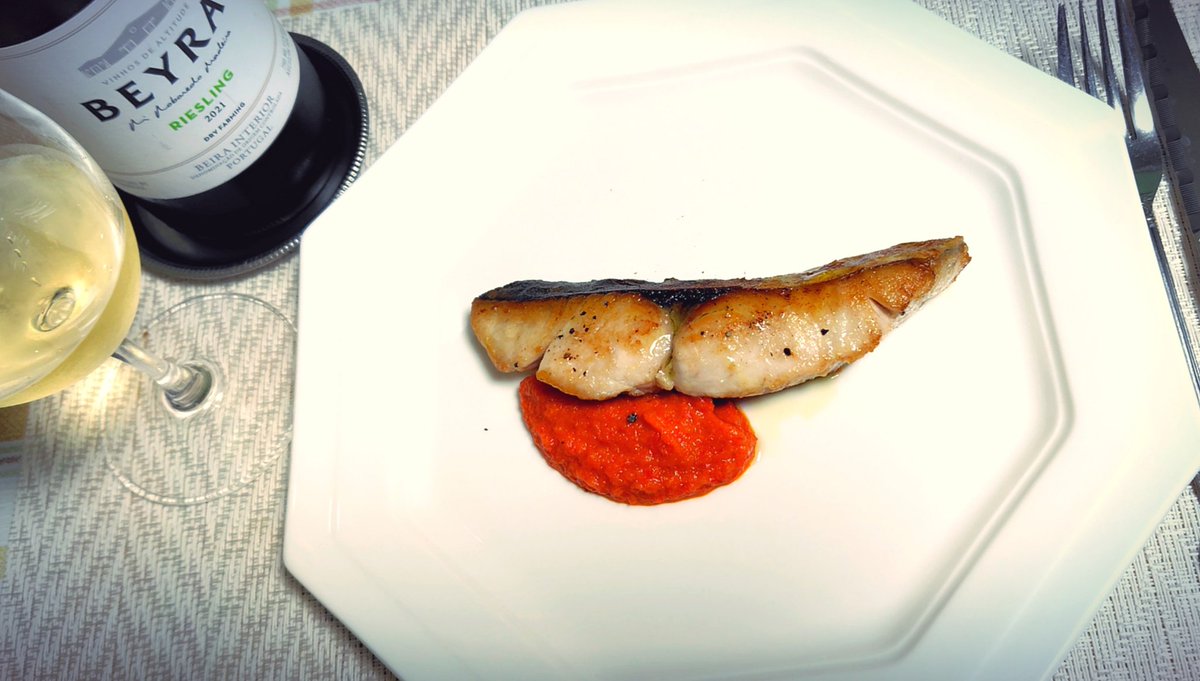 Gr_Key's tweet image. 今日のディナーは、鰆のムニエル サルサロッサ🐟
パプリカの香りと旨味を酸が支えるソース。
なぜ俺はこのソースを知らなかったのか😲…美味すぎるレシピはこちらから @regalogura 

#おうちごはん #鰆 #サルサロッサ #ムラの美学