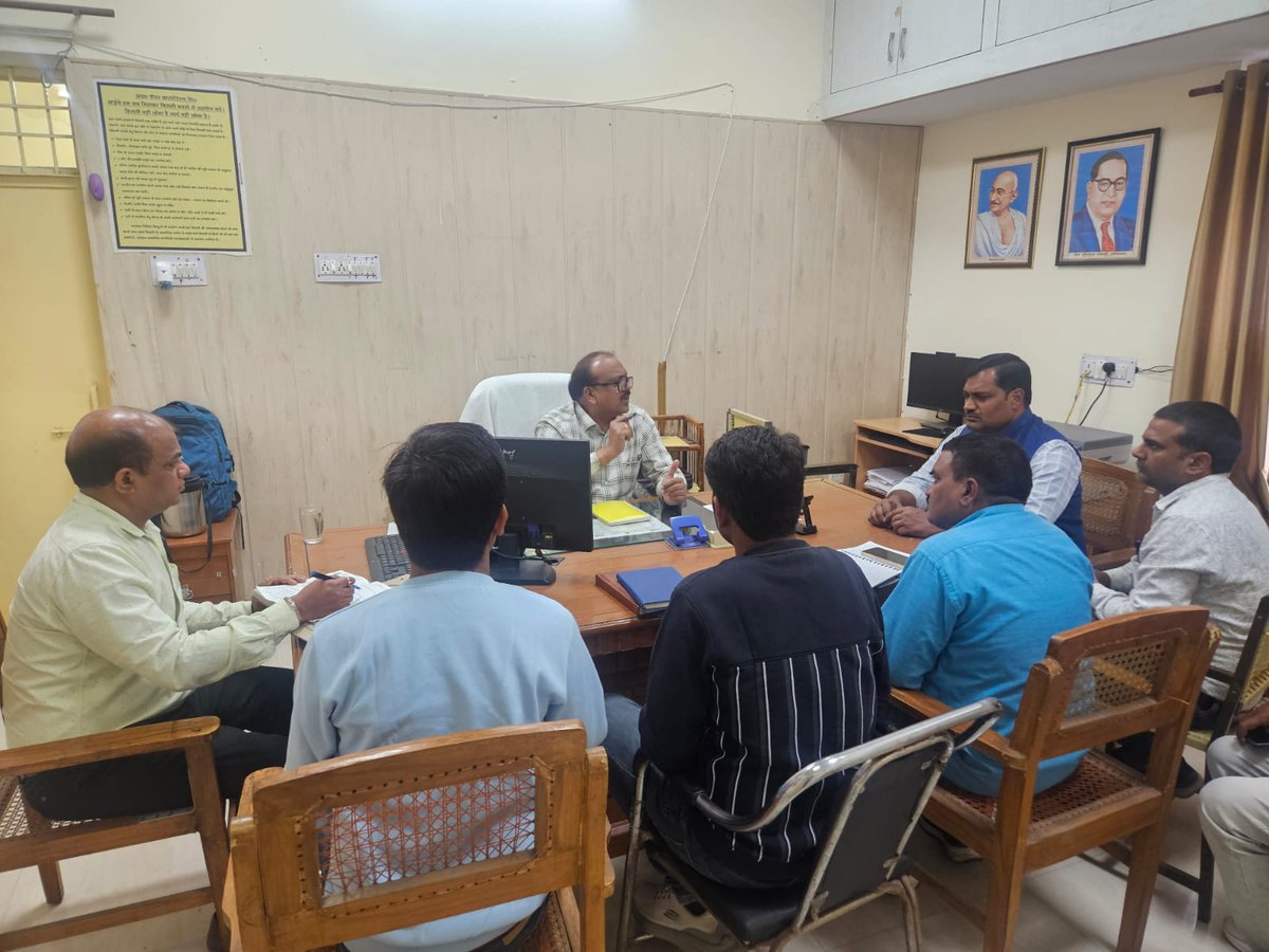 मुख्य अभियंता, लखनऊ मध्य क्षेत्र द्वारा कलेक्शन वर्टिकल, लखनऊ मध्य क्षेत्र के अधिशासी अभियंता (EE), सहायक अभियंता (AE) एवं अवर अभियंताओं (JEs) के साथ उनके नए कार्यालय में बैठक की गई।