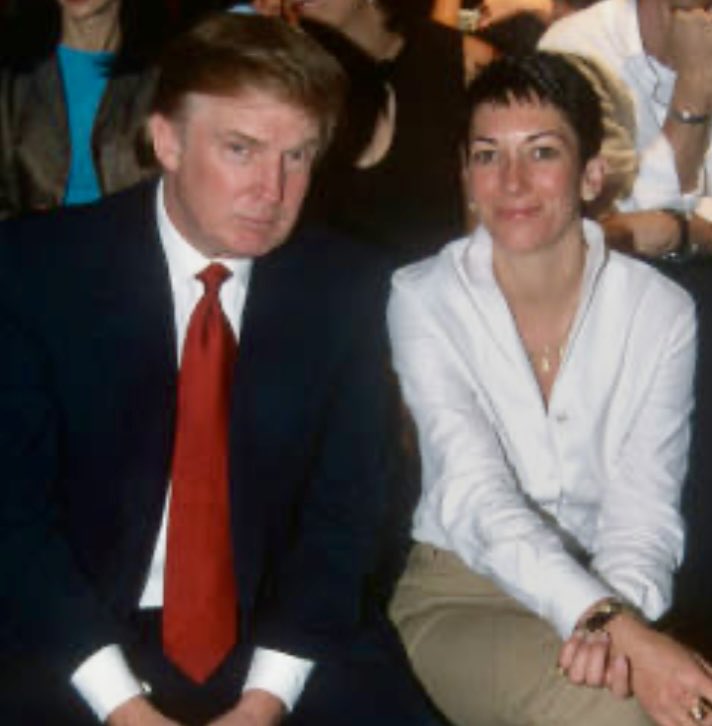 sclinton60's tweet image. Trump grants this woman special food Privileges and deliveries.

The American people get food lines.

Trump only cares about his criminal Entourage.
Pedophiles, felons, Jan 6 offenders and sex traffickers.
#DemsUnited
#DemCast 
#wtpBlueResists