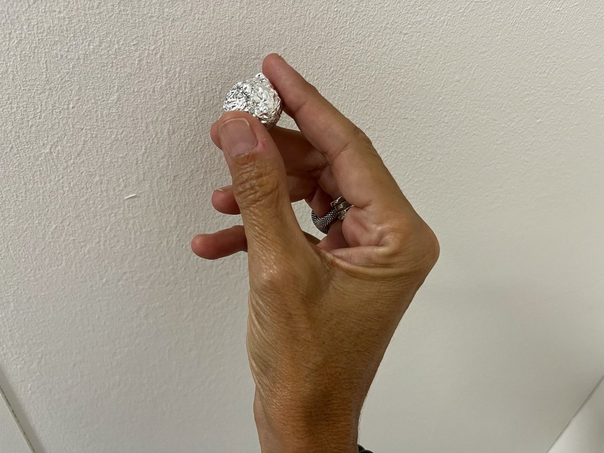 Pare che porto il fumo invece dentro c’è una pasticca di multicentrum.
Vida loca.