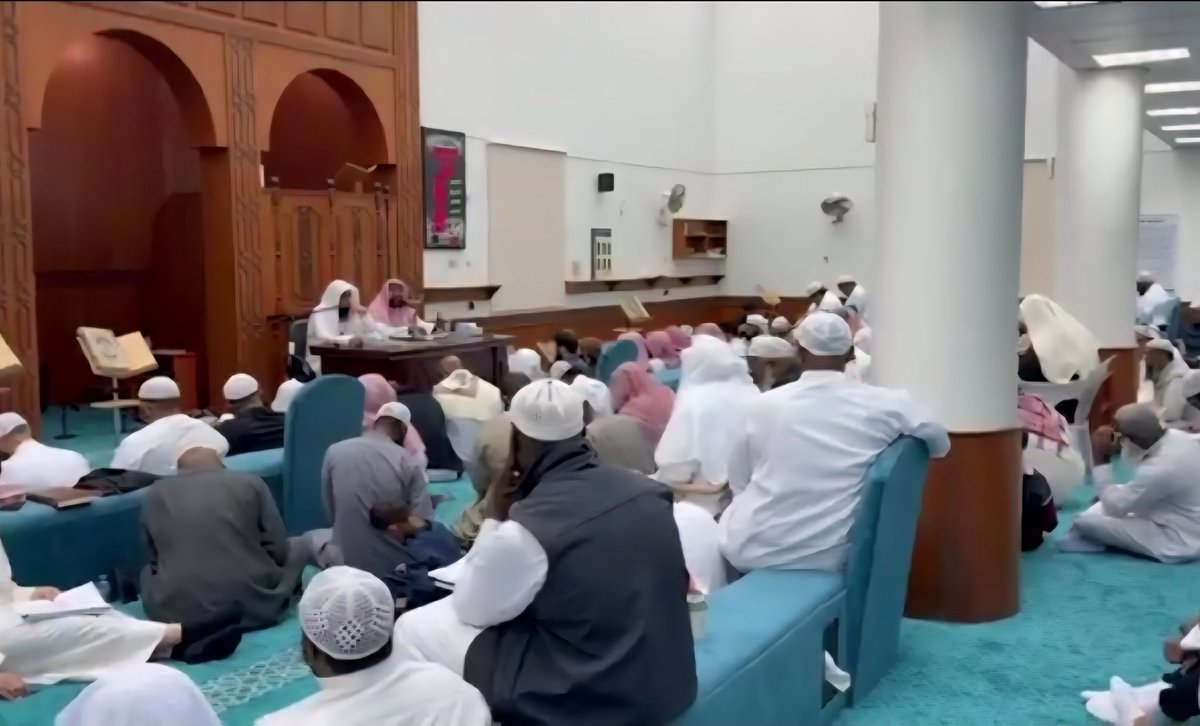 TawheedCardiff's tweet photo. Alhamdulillah, we have safely returned to Cardiff, Wales, after attending a truly beneficial seminar with our noble Shaykh Dr. Khalid adh-Dhafiri حفظه الله @almadani_k.
We extend our sincere gratitude to the Shaykh for his enlightening lessons, and to him and his family for their exemplary hospitality. We were blessed to spend quality time with the Shaykh and some of his relatives, where they graciously cooked for us by the desert campfire — a truly memorable and humbling experience.

The Messenger of Allah ﷺ said:
“Whoever does not thank the people has not thanked Allah.”
(Ahmad, al-Tirmidhi)

It was a pleasure to attend this seminar alongside our brothers and sisters from Ahlus-Sunnah, who travelled from various parts of the world to benefit from the Shaykh’s knowledge and guidance.

May Allah reward our Shaykh and his family abundantly and bless all who attended.