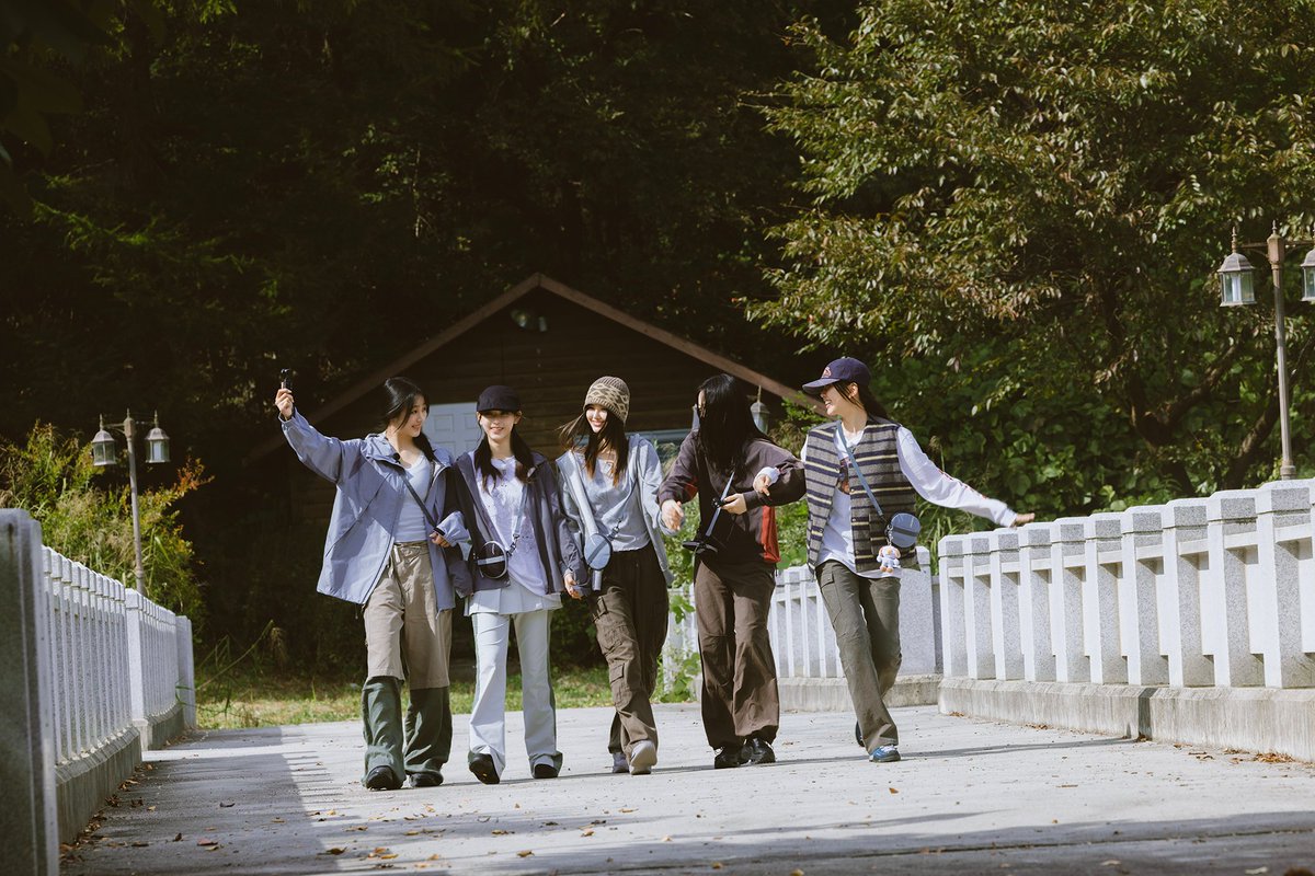 Always stand with Minji, Hanni, Danielle, Haerin, and Hyein.