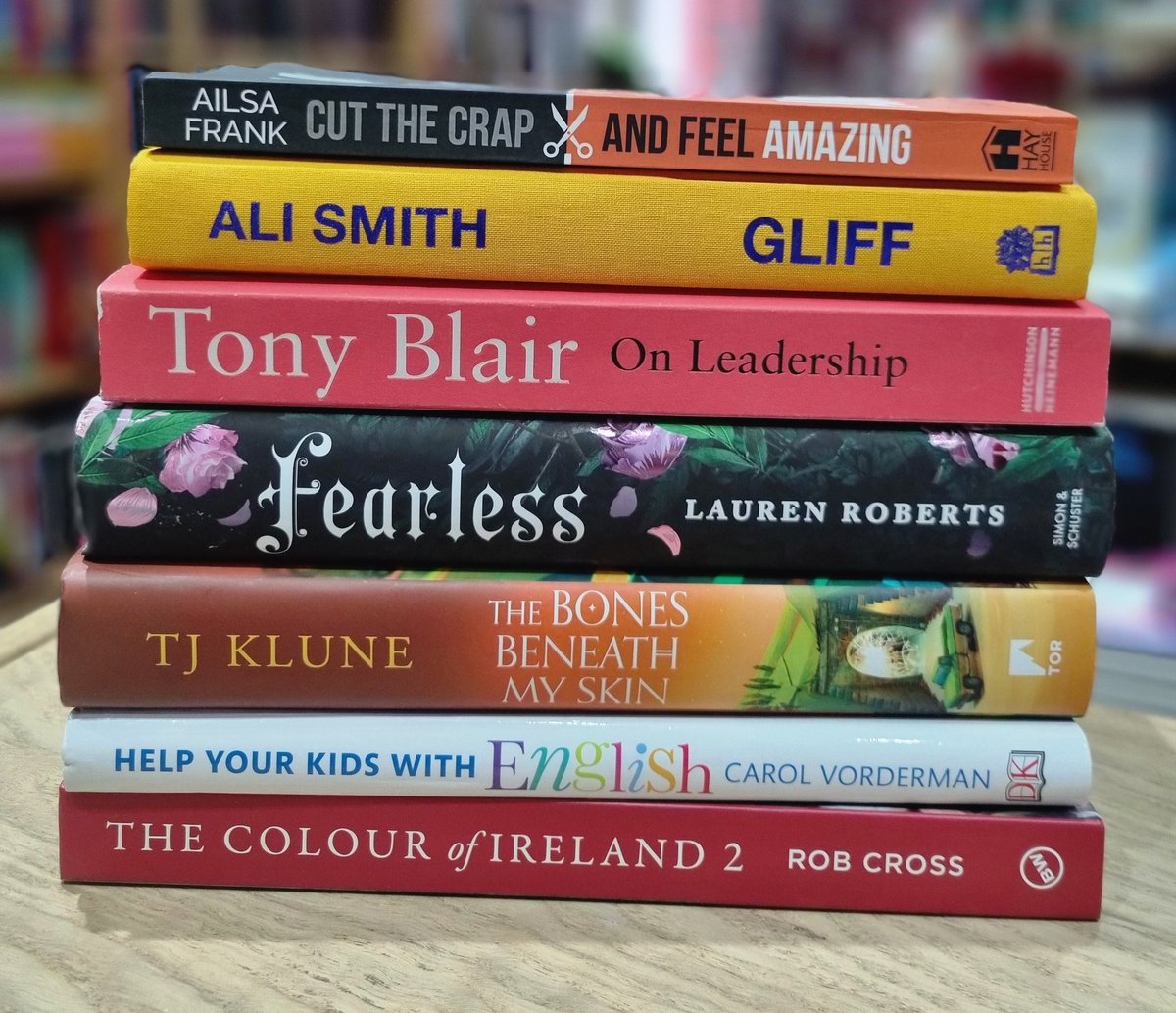 Would you like a book for just £2? I'm having another clear out and offering these books at a ridiculous price. Please note that some might have slight damage, but tbh, a lot are uncollected and unpaid for orders. Yes, I know, take a deposit in future 😭
bridgebooksdromore.co.uk/product-catego…