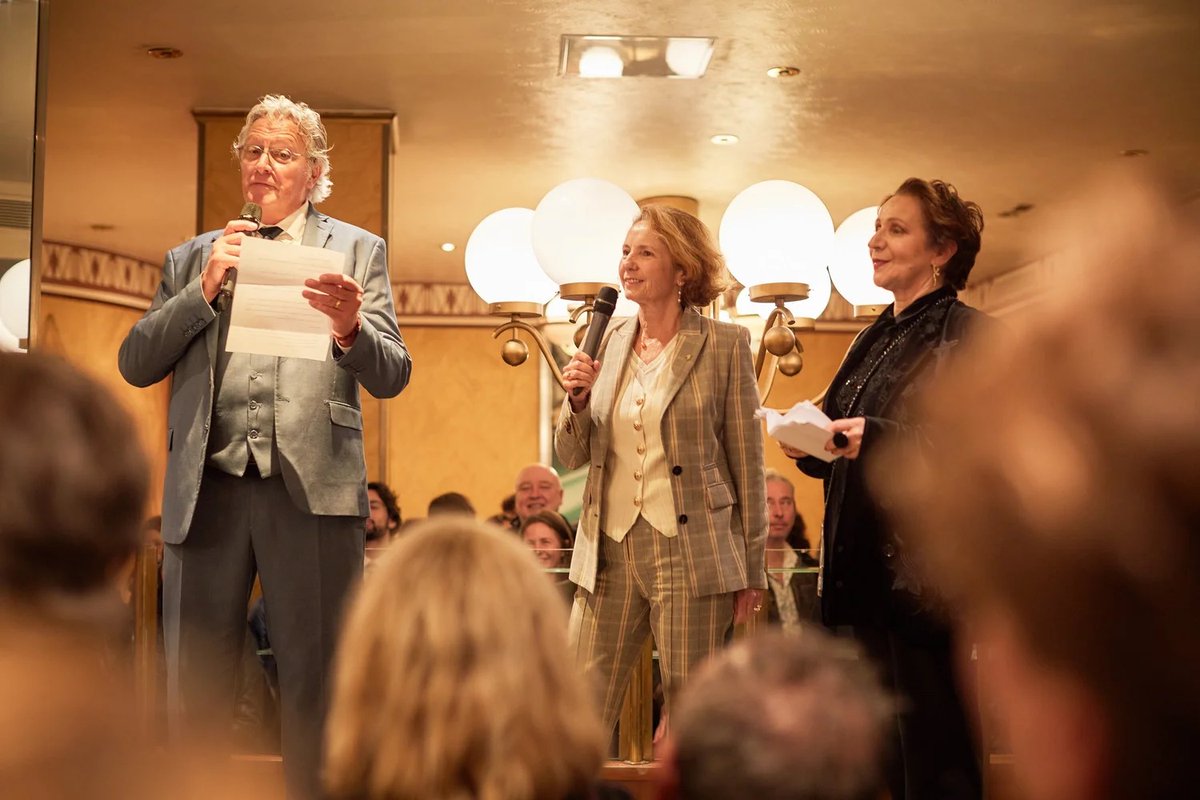 Les élèves de 1ère Bac Pro Hôtellerie-Restauration ont assisté à la remise du prestigieux #PrixWepler – Fondation La Poste à la Brasserie Wepler.

🏆 Lauréats 2025 : Bernard Bourrit (Détruire tout) et Hélène Laurain (Tambora).

<a href="/PrixWepler/">PrixWepler</a>