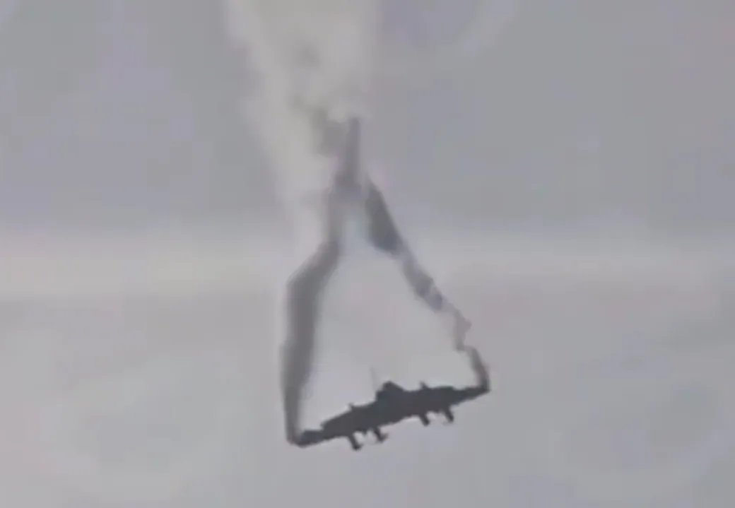 #SouthCaucasus #Russia #Georgia The plane crashed just 100 miles from the Russian border Horror moment plane falls out of the sky in death spiral with smoke gushing from military jet in Georgia https://www.the-sun.com/news/15472162/horror-moment-plane-crashes-smoke-gushing-military-jet-georgia/