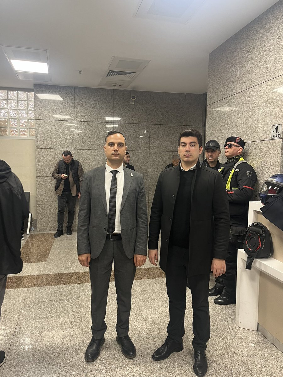 <a href="/ZaferBcekmece/">Zafer Partisi Büyükçekmece İlçe Başkanlığı</a> ilçe başkanı olarak ilçe başkan yardımcımız <a href="/kerpicoglu/">Berke Kerpiçoğlu</a> ile Orkun Özeller albayın duruşması için Çağlayan’dayız!
Tahliye olan Orkun Özeller komutanımıza geçmiş olsun diliyoruz.
#tahliye 
<a href="/umitozdag/">Ümit Özdağ</a> <a href="/zaferpartisi/">Zafer Partisi</a> <a href="/HakanAksit34/">Hakan Akşit</a>