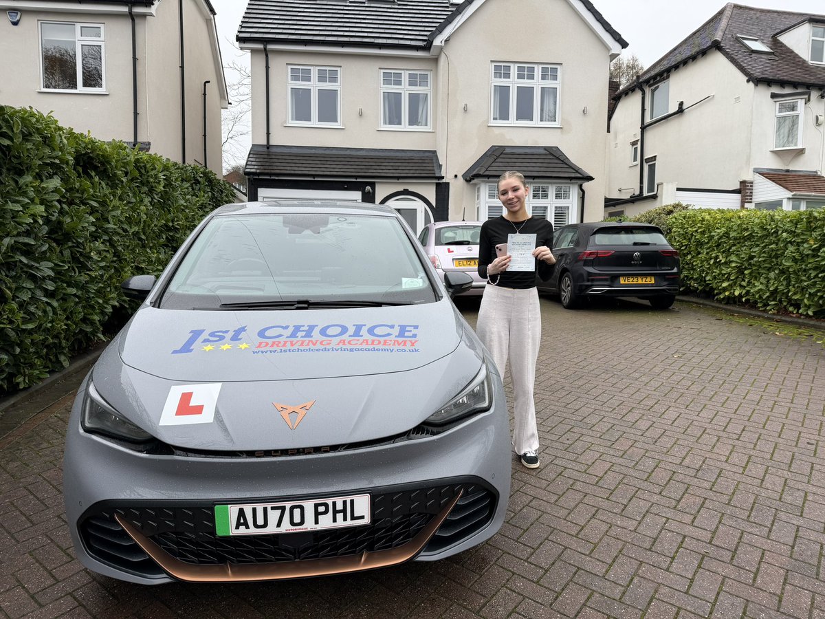 1stChoiceDA's tweet photo. Well done to Eliza who passed her test today at the 1st attempt with @phildurose1 at the Lichfield  test centre

Well done from all of us at https://t.co/f66jzH0XAb

Good luck in the future &amp; safe driving 🎉🚗 https://t.co/socr5iZG6J