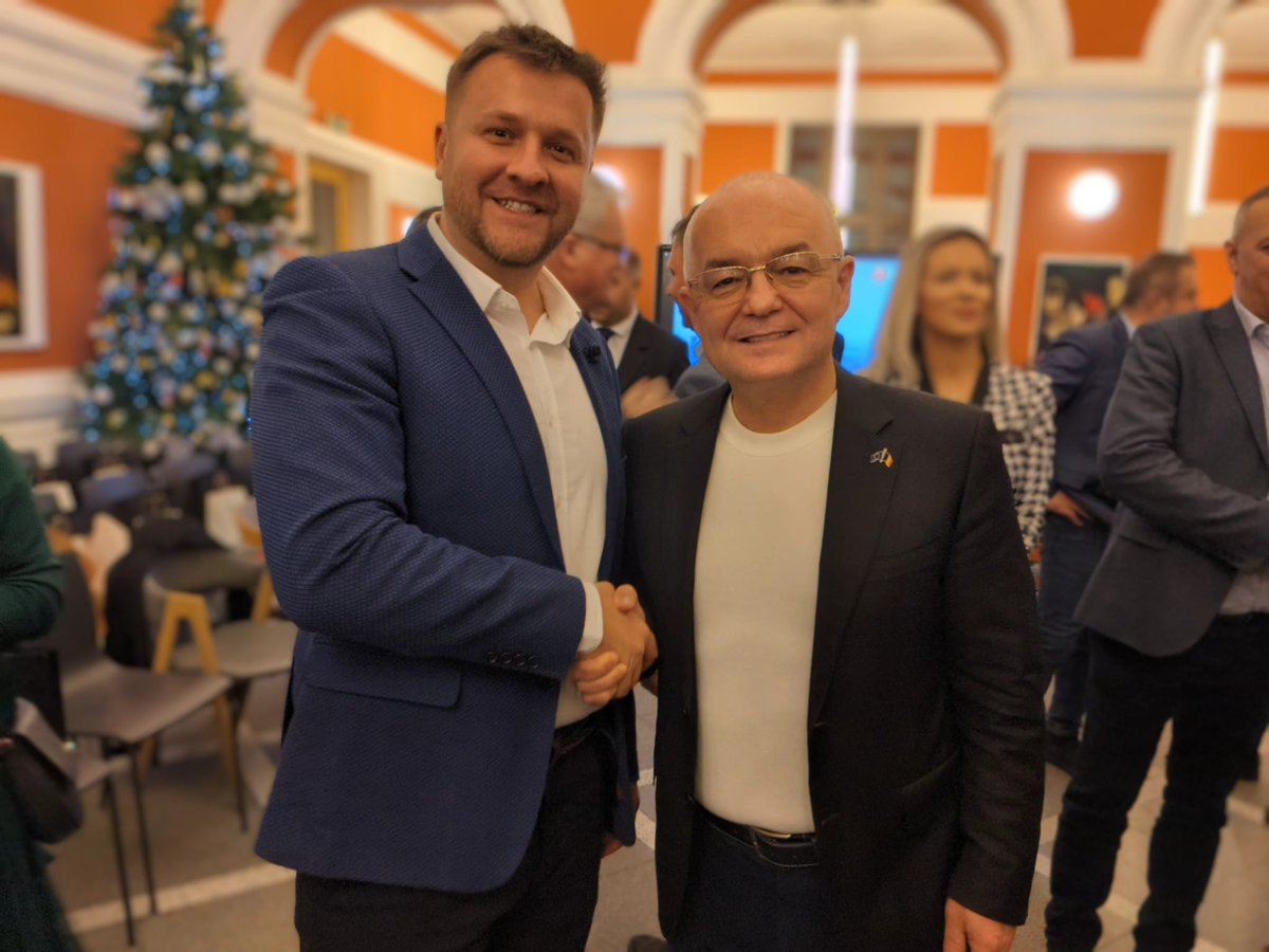 DanRadu's tweet photo. Its actually a fantastic time to be in Cluj-Napoca, a vibrant city with a boom in tech and services. It's always a pleasure to meet the mayor @Emil_Boc who had a huge impact over for more than a decade. I look forward to the yearly meetings with the international community. https://t.co/pMeTIqNxYR