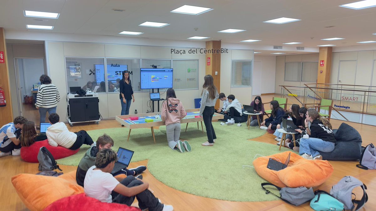 HisendaGOIB's tweet image. 👩‍🔬Més de 250 alumnes d’ESO han participat avui en la jornada “Ciència i Tecnologia en femení” organitzada per la @FundacioBit.

🥼S’ha celebrat simultàniament al @parcbit de Mallorca, al @centre_bit Menorca i, per primera vegada, al @CBitEivissa.

✍️tn.caib.es/DonesSTEM2025