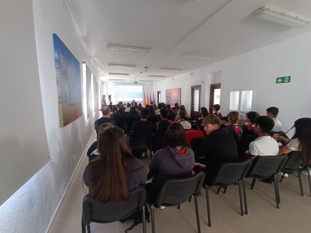 HisendaGOIB's tweet image. 👩‍🔬Més de 250 alumnes d’ESO han participat avui en la jornada “Ciència i Tecnologia en femení” organitzada per la @FundacioBit.

🥼S’ha celebrat simultàniament al @parcbit de Mallorca, al @centre_bit Menorca i, per primera vegada, al @CBitEivissa.

✍️tn.caib.es/DonesSTEM2025