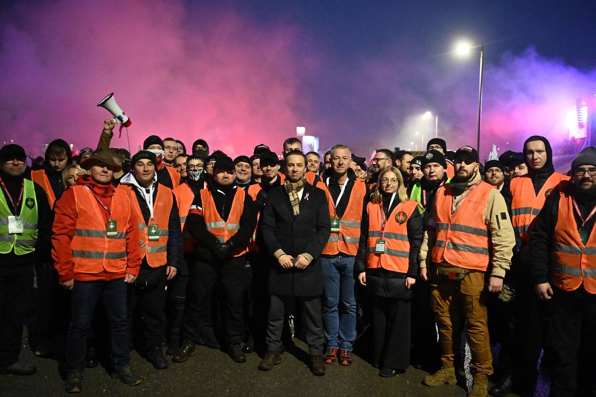 krzysztofbosak's tweet photo. W organizację i wsparcie Marszu Niepodległości zaangażowało się bardzo wiele osób. Wszystkim serdecznie dziękuję!
#MarszNiepodległości https://t.co/vdF8LMPHvb