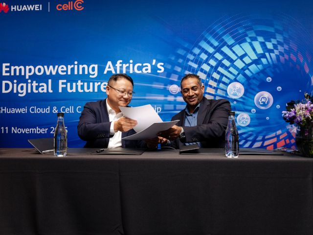 TechSmartZA's tweet image. #CellC heads to the Cloud as they sign Memorandum of Understanding with #Huawei at the #AfricaTechFestival buff.ly/njixbFh