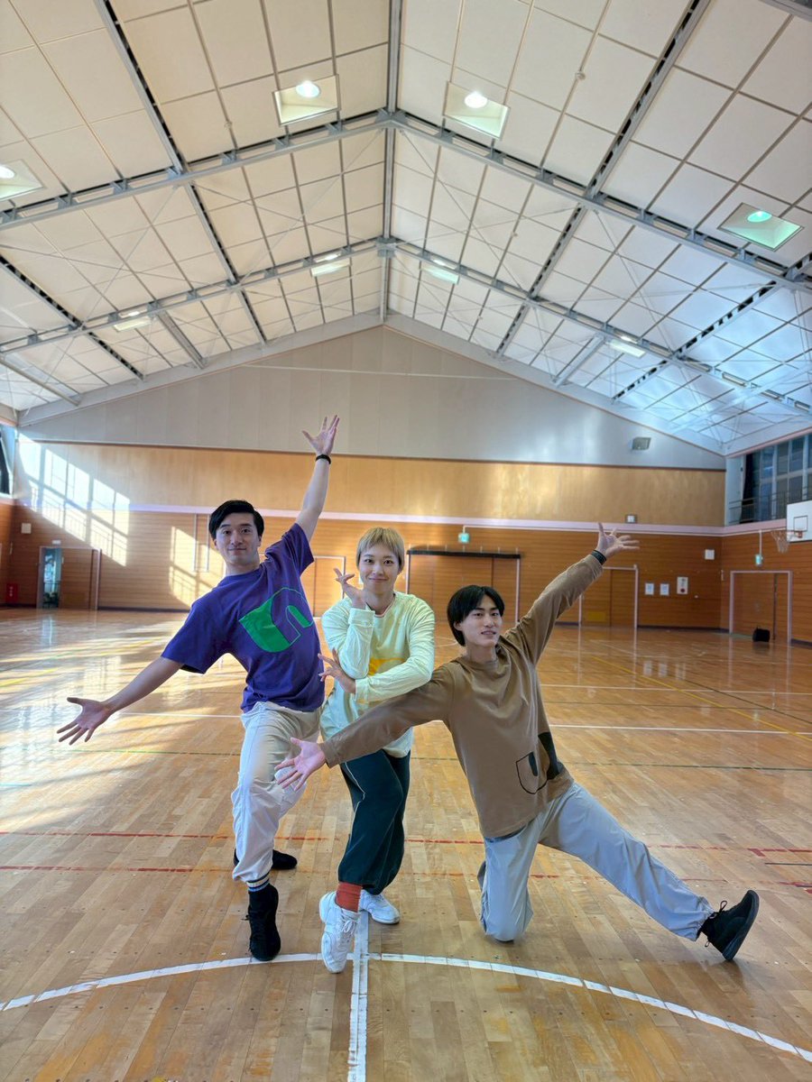Co.山田うん、本日は上田市立城下小学校へ🌱
須﨑汐理・望月寛斗・佐々木章晃がアウトリーチに伺いました。

子どもたちと一緒に、身体で感じ、動くこと、表すこと、その瞬間の輝きを共に見つけました🕊️

#Co山田うん #アウトリーチ #上田市立城下小学校 #ダンスで出会う