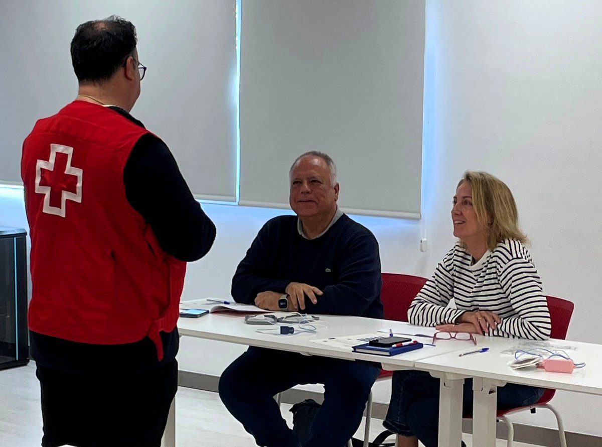 📢 Sabies que el Desfibril·lador Extern Automàtic, pot salvar vides en casos d’aturada cardíaca? Avui hem format el nostre voluntariat perquè conegui com utilitzar-lo correctament. <a href="/CreuRojaStCugat/">Creu Roja Sant Cugat</a>