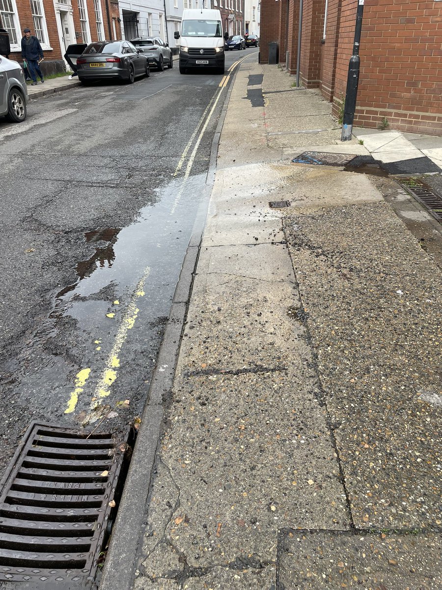GrumpyGlennW's tweet photo. @AnglianWater @ipswichstar24 @EADT24 @AnglianWater @ipswichstar24 @EADT24 

Further weeks have passed and still no fix? https://t.co/ahbE3aSiMm