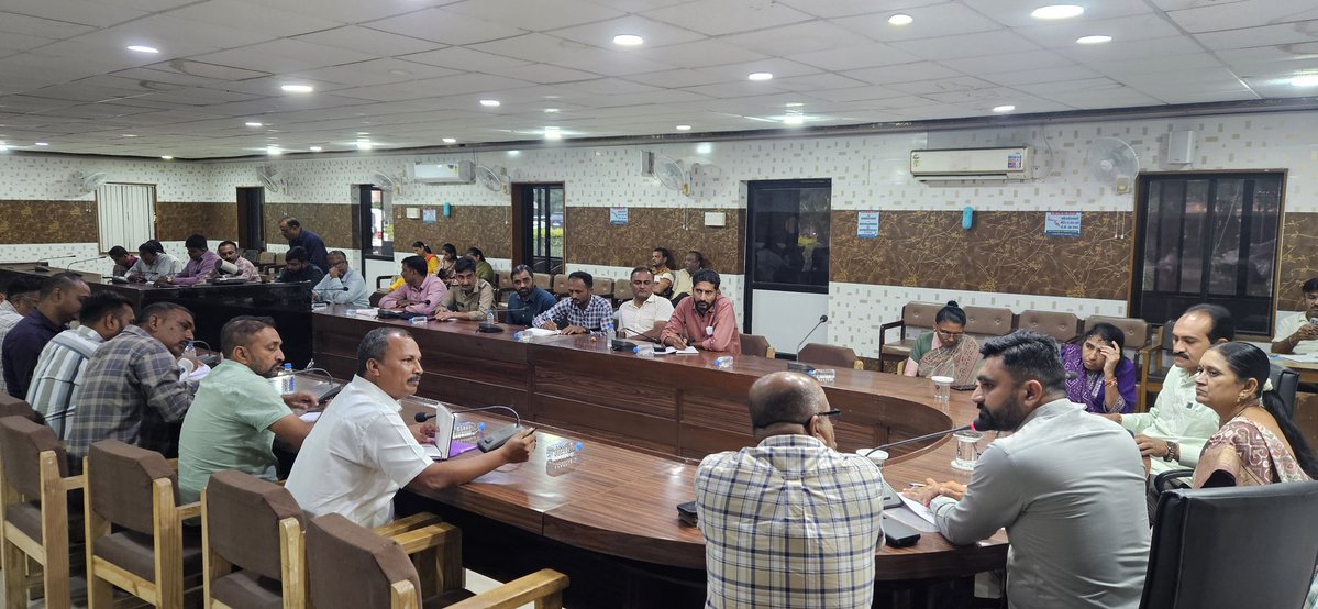 SdmVeraval's tweet image. સરદાર વલ્લભભાઈ પટેલની ૧પ૦મી જન્મજયંતીના અવસર પર &apos;&apos;યુનિટી માર્ચ&apos;&apos; પદયાત્રા કાર્યક્રમ બાબતે સુચારૂ આયોજન થાય તે બાબતે આજરોજ પદાધિકારીશ્રીઓ તથા અધિકારીશ્રીઓ સાથે બેઠક યોજવામાં આવેલ. @CMOGuj @JayantiRavi @revenuegujarat @collectorgirsom @RACGirsomnath @InfoGirsomnath