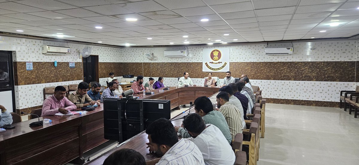 SdmVeraval's tweet image. સરદાર વલ્લભભાઈ પટેલની ૧પ૦મી જન્મજયંતીના અવસર પર &apos;&apos;યુનિટી માર્ચ&apos;&apos; પદયાત્રા કાર્યક્રમ બાબતે સુચારૂ આયોજન થાય તે બાબતે આજરોજ પદાધિકારીશ્રીઓ તથા અધિકારીશ્રીઓ સાથે બેઠક યોજવામાં આવેલ. @CMOGuj @JayantiRavi @revenuegujarat @collectorgirsom @RACGirsomnath @InfoGirsomnath