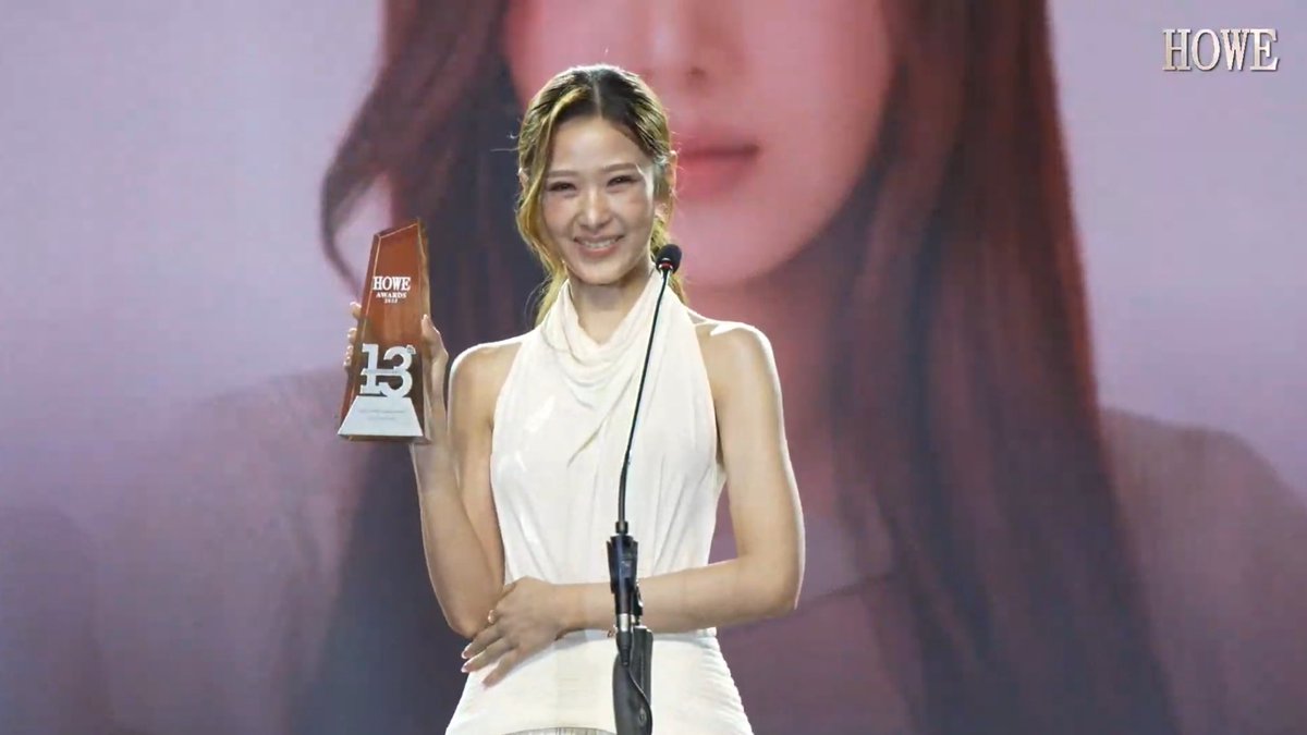 filmrachq's tweet photo. 😭🤍❤️‍🩹✨

NAMTANFILM STARLIGHT HOWEAWARDS 
#HOWEAWARDS2025xNamtanFilm https://t.co/WNGh3Y3Ujm