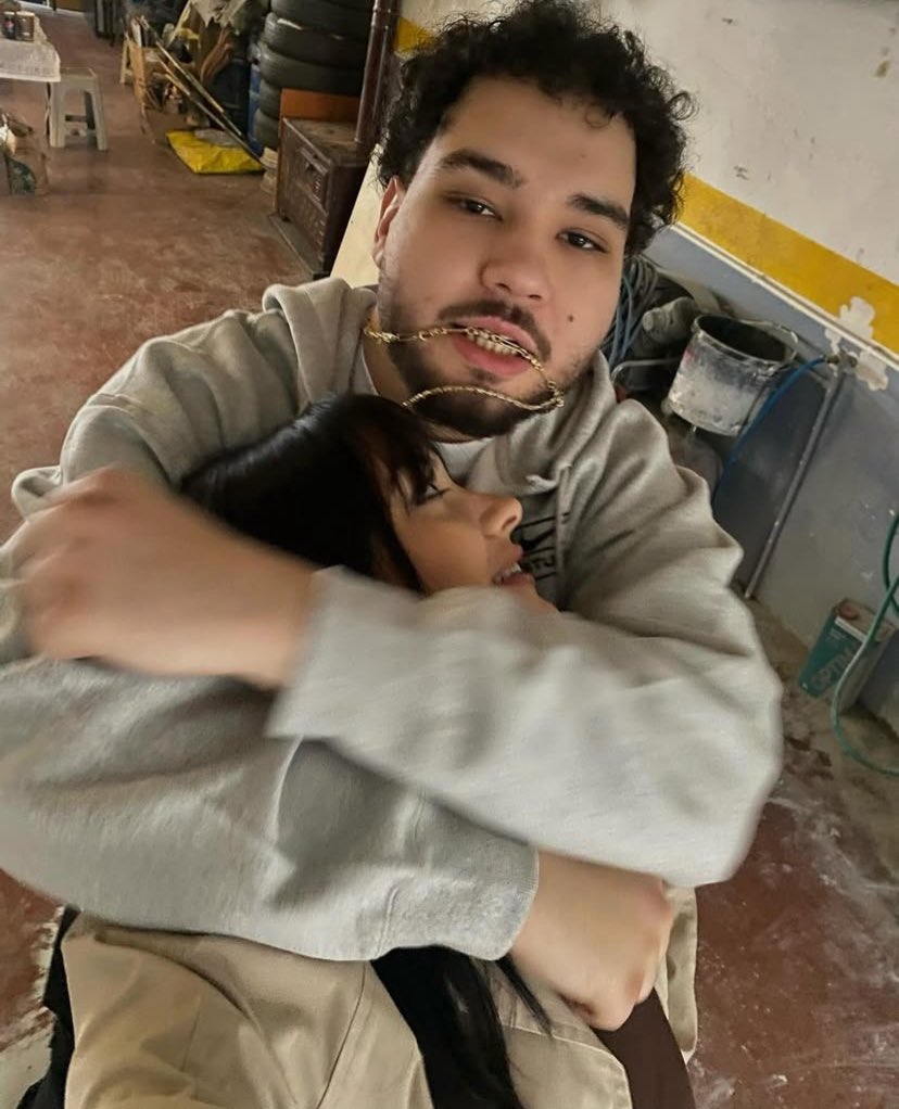 Kan grubumuza kadar bilen kızla biz