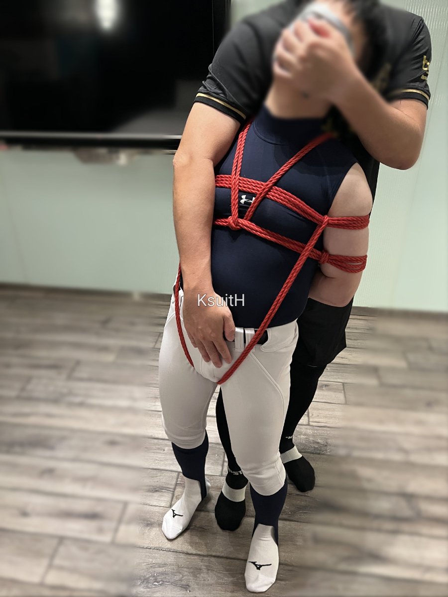 KHsuit tweet media