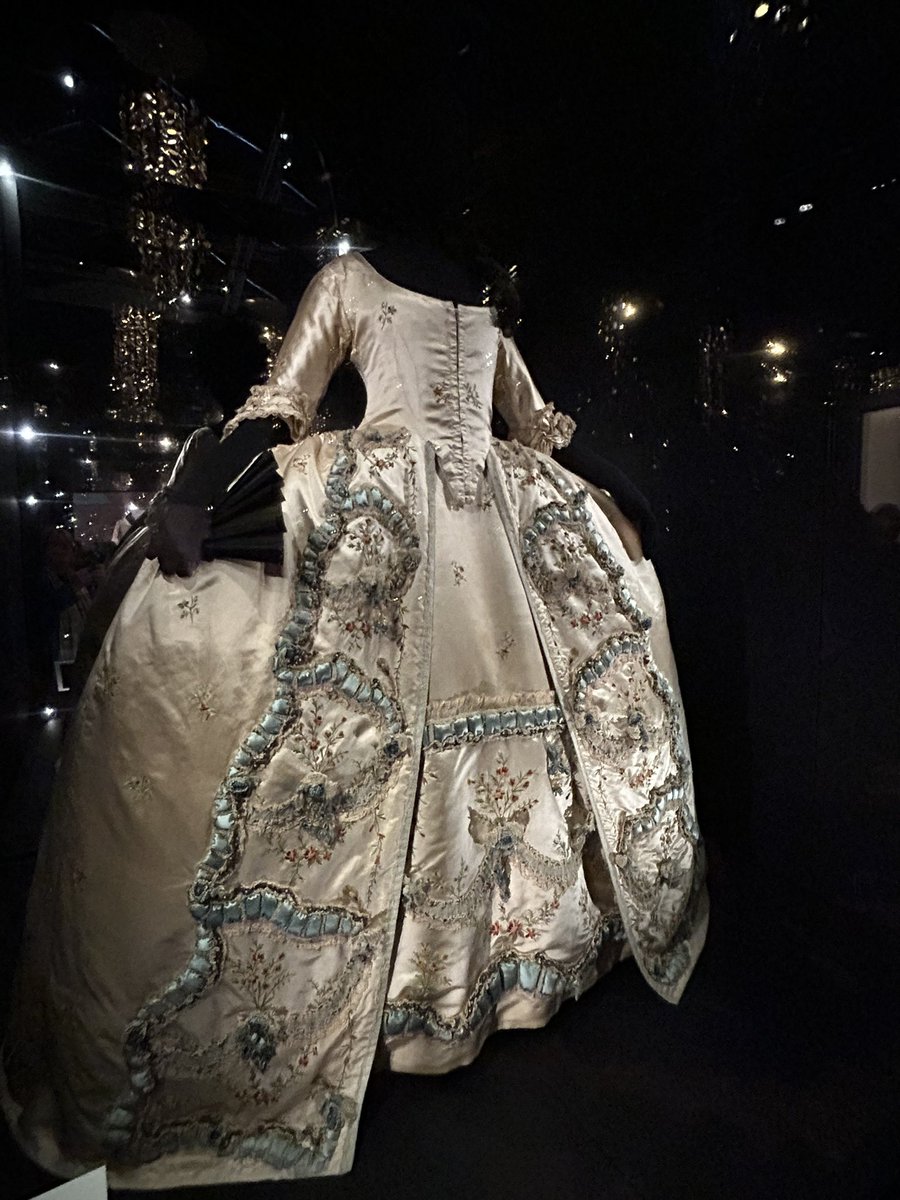 gingerfig's tweet image. #currentview
#MarieAntoinette
@V_and_A