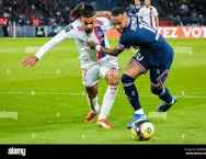Quand on accord penalty sur cette action. A juste le droit de ce dire que ce club est corrompus  et bizzarement des que lyon joue paris que des erreurs favorable envers le psg.