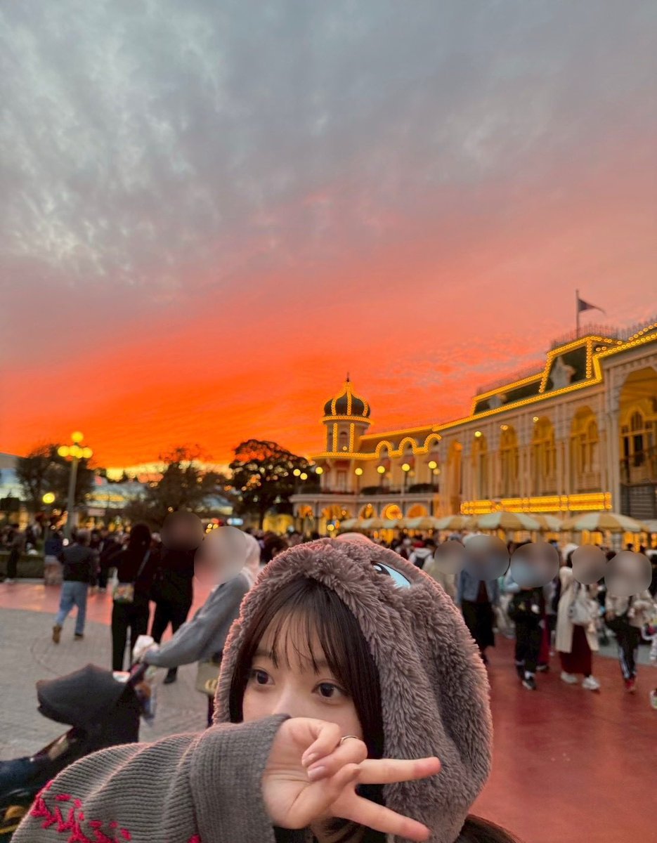 🏰✨🌆🧡