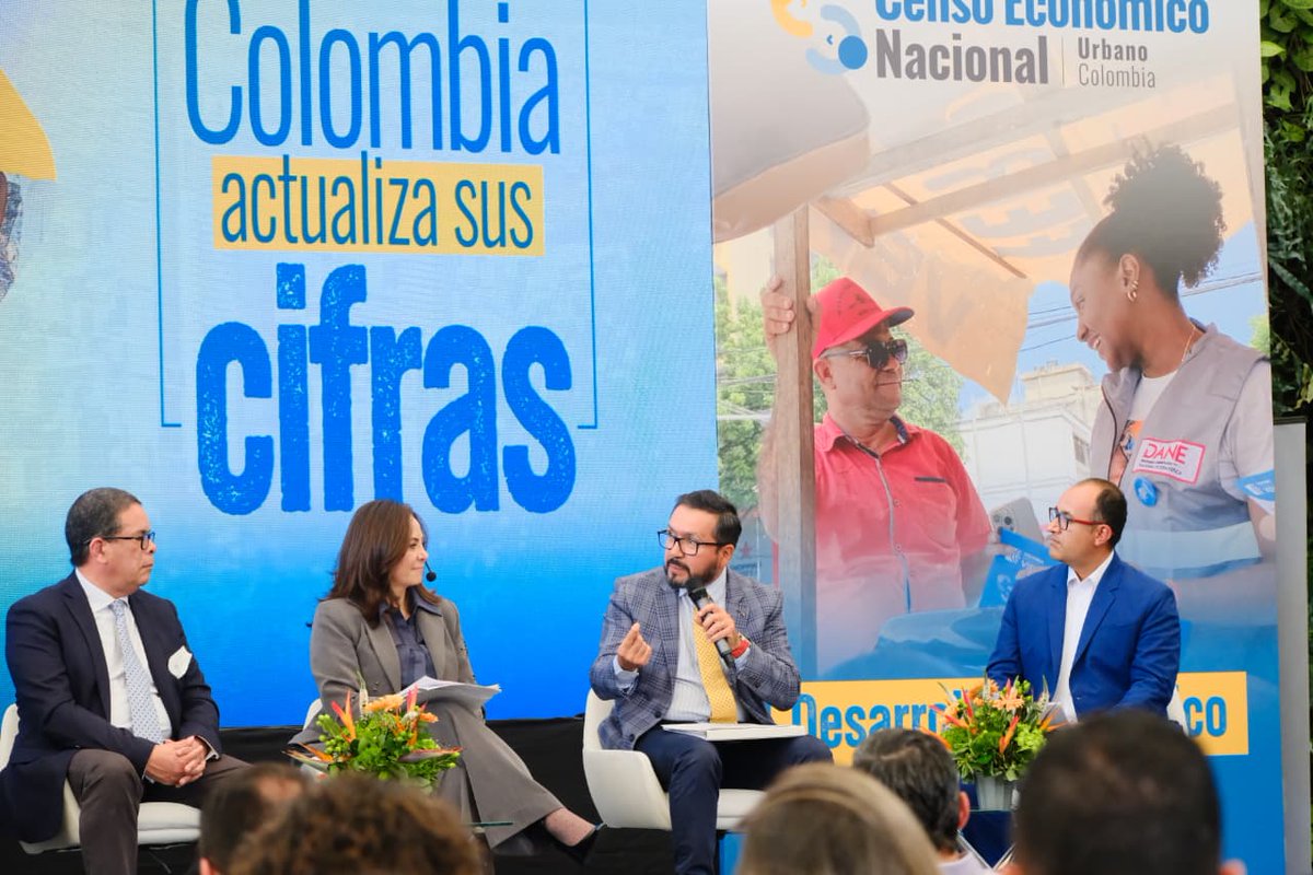GerardoFrancoP's tweet photo. Ayer tuve el gusto de participar con @Purdinola en la presentación de los primeros resultados del #CensoEconomico.
Muchas felicidades a @DANE_Colombia por este éxito.
Felicidades a las + de 2 millones de unidades económicas abrieron  sus puertas para proporcionar su información https://t.co/8XbAp8Z8mE