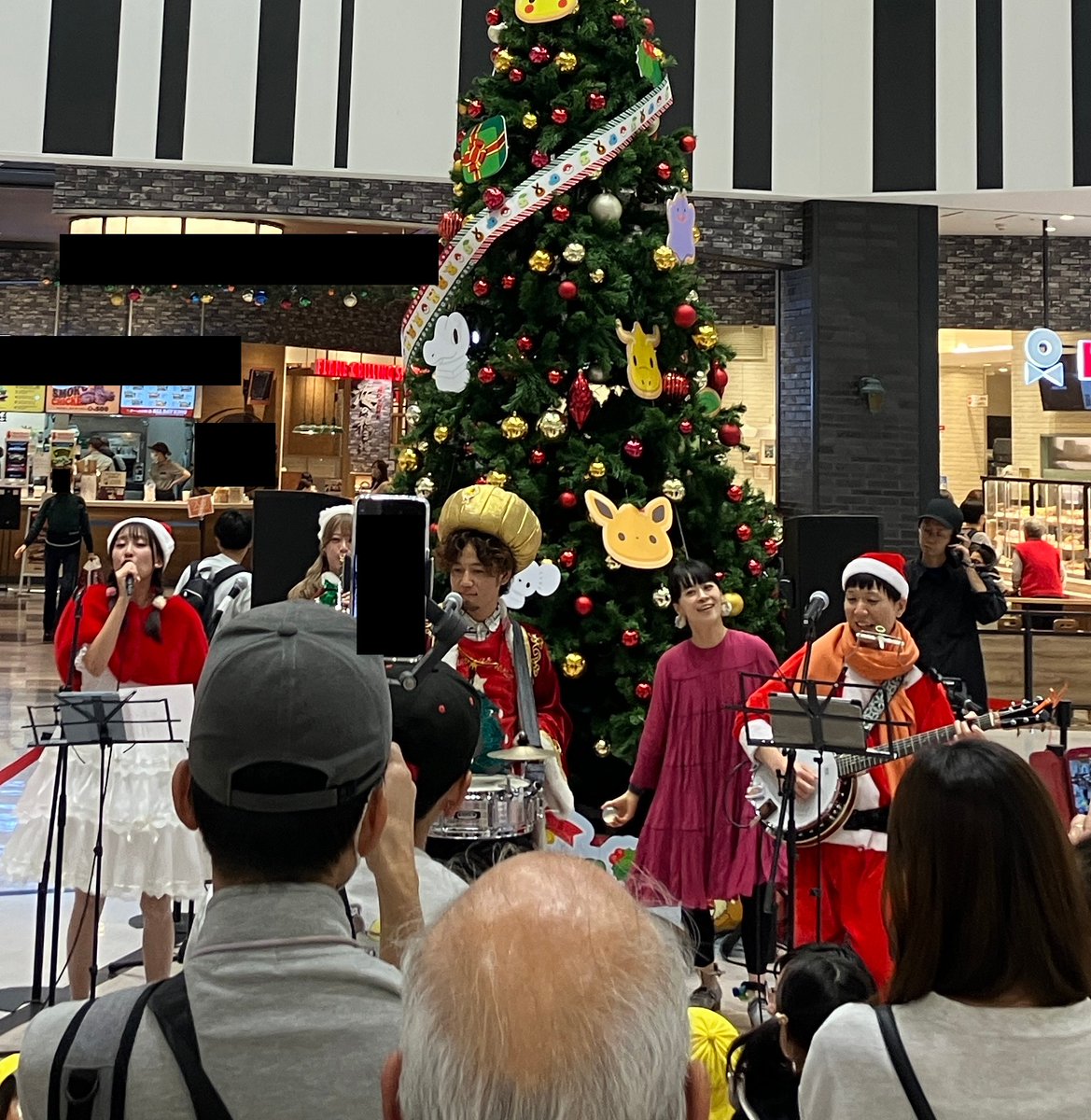 商業施設のクリスマス点灯式をサンタクロース衣装のコンサートで演出しました！施設の園児なども参加し、お子さま参加型の演出も盛り込み、感動の点灯シーンとなりました！

エルパの生演奏で、クリスマスの様々なシーンやプロジェクトを演出します。12月ご検討中のイベントなどご相談からどうぞ♪
