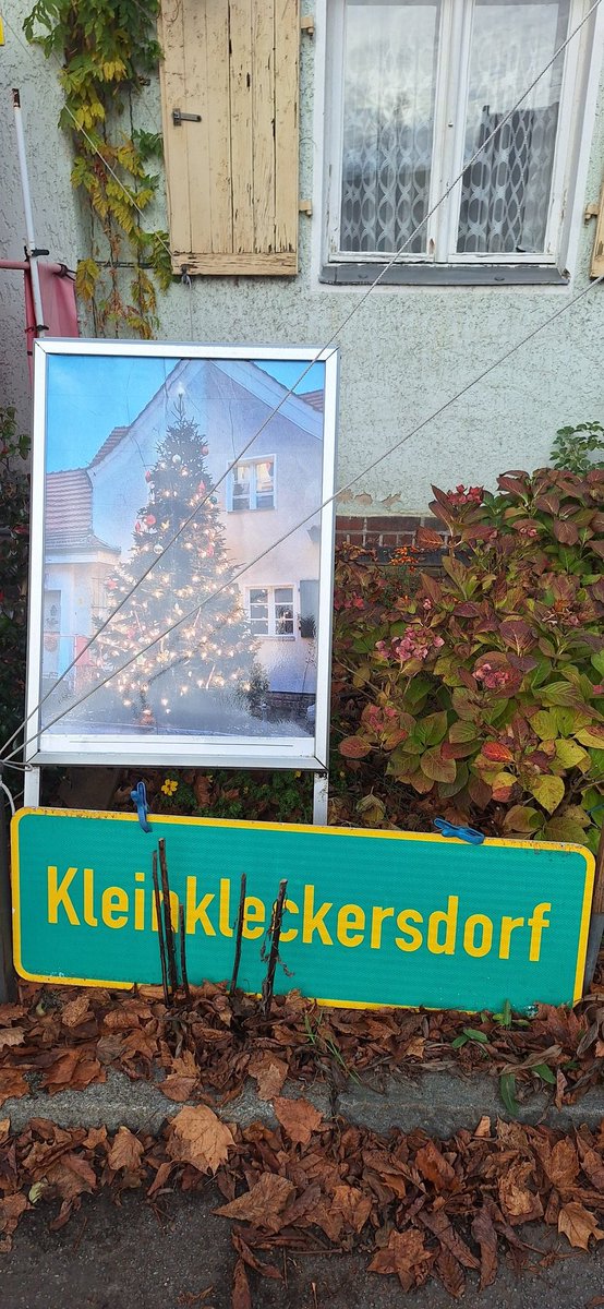 Wie immer am Mittwoch unterstützen wir die Senioren der #SiedlungAmSteinberg  #Tegel bei ihrer Dauerkunsgebung seit über 4800 Tagen, die längste in Berlin.
Kommt zum 60igsten Weihnachtsbaumschmücken am 29.11 in die Siedlung zu den renitenten RentnerInnen